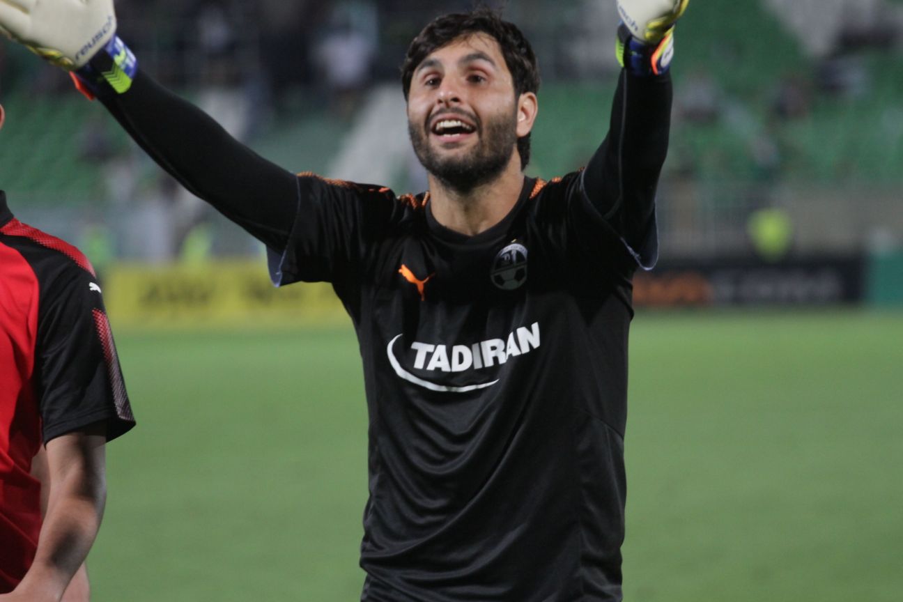 גיא חיימוב. ספג שער מביך ואיזה מזל שהוא עוד יכול לחגוג... (צילום: בן בודה)